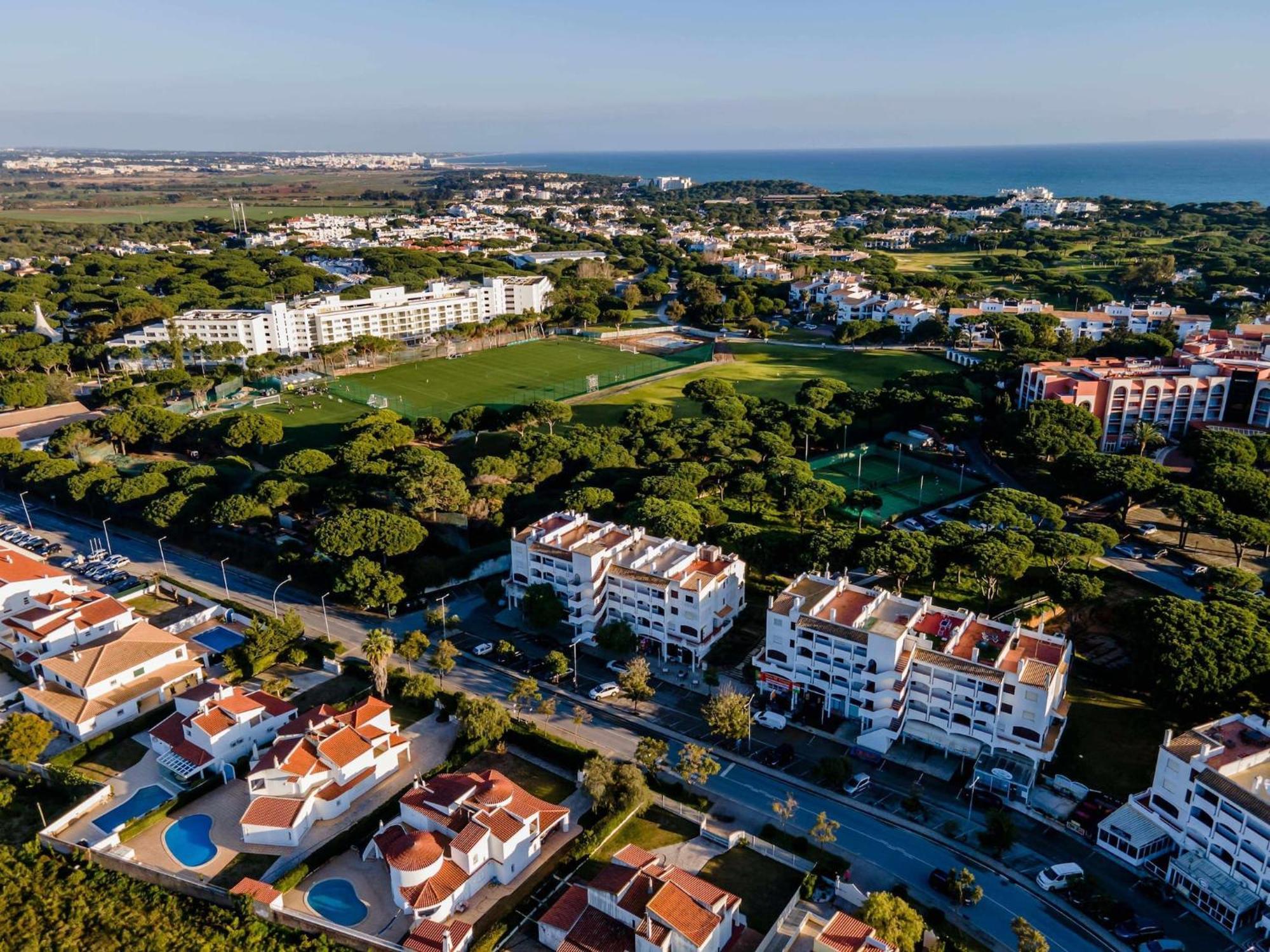 Casa Falesia T2 - Garden View - 5 Min From The Beach - Wifi Olhos de Agua  Buitenkant foto